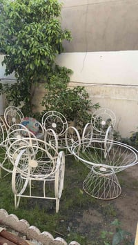 ميز وكراسي حديد بحالة جيدة للبيع شارع فلسطين 07726040163