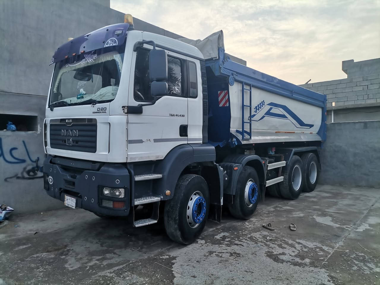 مان للبيع موديل ٢٠٠٦ رقم بغداد تحويل مباشر مكفوله مابيه اي نقص تخم تاير مكين ٤٣٠ نجكتار مكان السياره في ديالى رقم ***********
