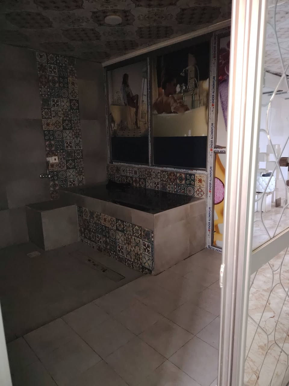 يوجد لدينا
صالون نسائي الإيجار طابق ثاني مساحة 150 متر

حله شارع 40 بستان الحلو خلف مطعم الشمس سابقا

للاستفسار الاتصال على الرقم ***********
