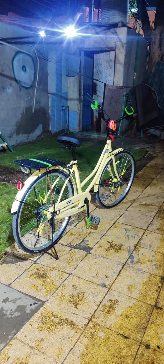 السلام عليكم بايسكل للبيع حجم 26 اللون حليبي موديل 2021 الشهر 2 البايسكل سعره هو والغراض 175🔒🔒🔒🔒 وبدون غراض ب 160 وبي مجال حك جيه شراي خاص لا اتعامل ***********
