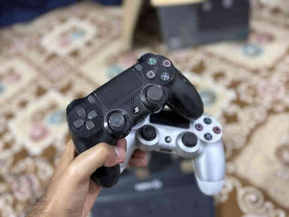 سلام عليكم أعاده نشر 
دركسون لوجتك g920  (عاطل) كامل محلقاته و محولات ثنين + جوستكات بلي فور أصليات وحده شغاله و الثاني الباتري ميت + بطاريات يوبي أس جدد انتاج 2025/8 
تريده كامل 130 تريد بس دركسون 100 
أسعار ثابته مكاني نجف كوفة توصيل غير متوفر 
***********
