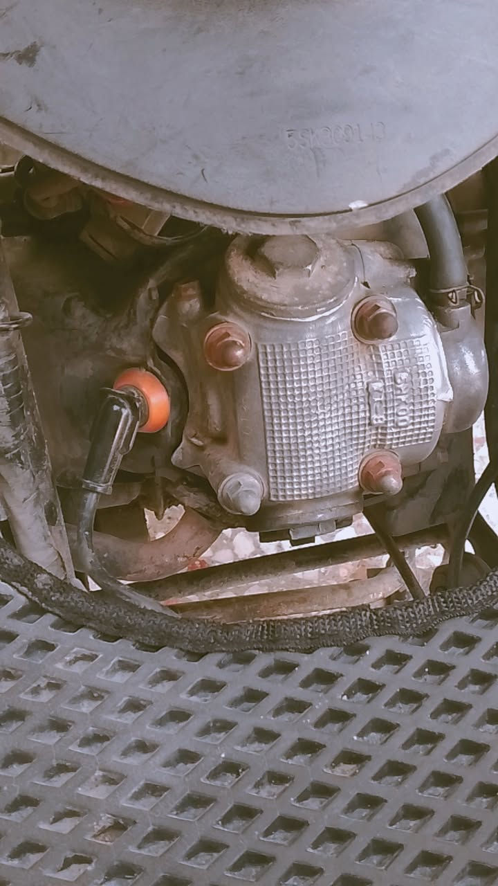 السلام عليكم 
1-من رخصة رئيس الكروب
2-ماكس عدلى 120
3-دراجة نضيفة مال جناي 
4-بيهة نواقص بصيطة 
5-محرك بلادي تجي وتفحص
6-كفرات نضيفة سوادات نضيفة 
7-باتري جديد كهربائيات شغاله 
8-دراجة سلف هندر شغال بكل وقت 
9- دراجة شلعى ومعدل وبطناش 
10-اني امخلي سلف خمسة وخمسين 
11- بس الدراجة 49بلادي 
12-دراجة دهن جديد ما ادير غير اليورل الدبة السودة
مكاني بغداد البياع تقاطع درويش 
السعر 550وبيه مجال انشالله
رقم ***********
بي واتساب
