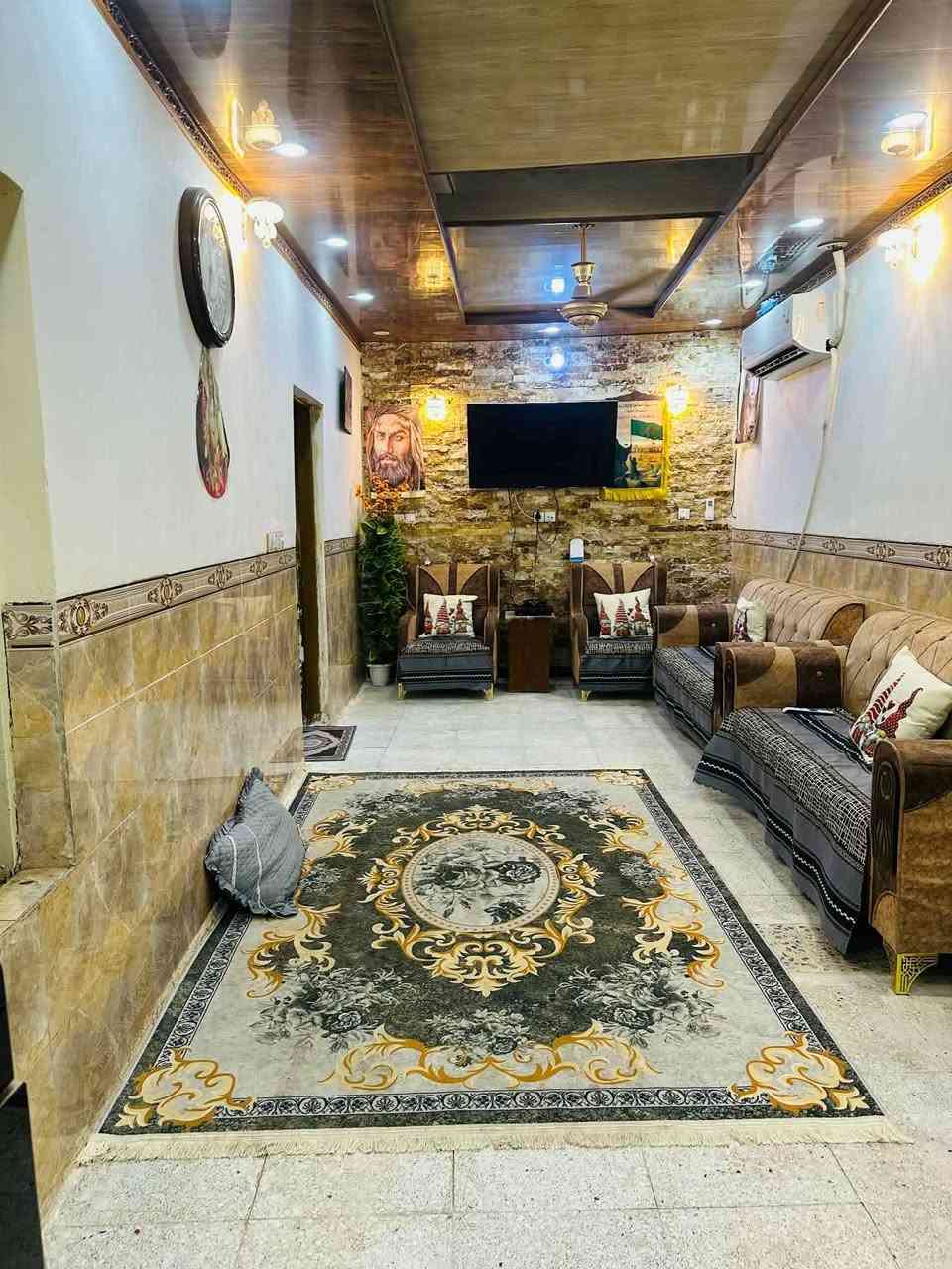 السلام عليكم ورحمة الله وبركاته
بيت ٨٢ م بالزويه مدخل ماله دولان  بشارع ابو ليث المضمد قريب لبيت مكي ملوك قريب للسوك ومدرسه النبراس يتكون من غرفتين وصاله ومطبخ وحمام بره الارضيه كاشي. البيت جاهز للسكن ونضيف ومرتب


**إذا كنت صاحب هذا الإعلان وتريد حذفه لأي سبب، رجاءا أرسل رسالة إلى الدعم الفني**
