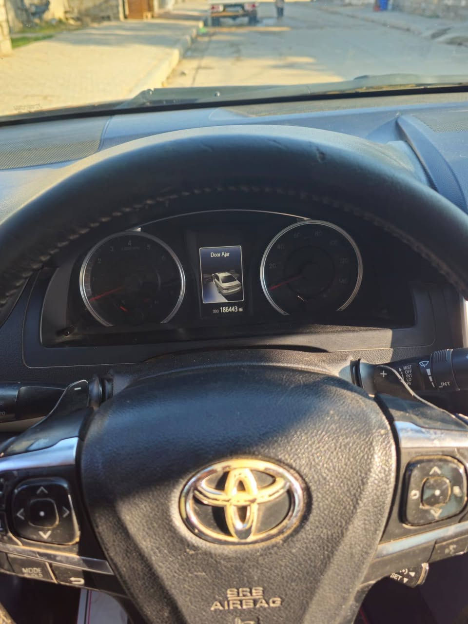 السلام عليكم 
سياره كامري موديل 2015 محرك 2500 ... كير خير من الله سيارة حلوه ونظيفه مواصفات اس اي SE ماشيه 160 الف مكاني بغداد المحمودية للأستفسار اتصال على الرقم *********** السعر 135 وبيها مجال بسيط
ملاحظة ( الصور حقيقية مع السونار )
