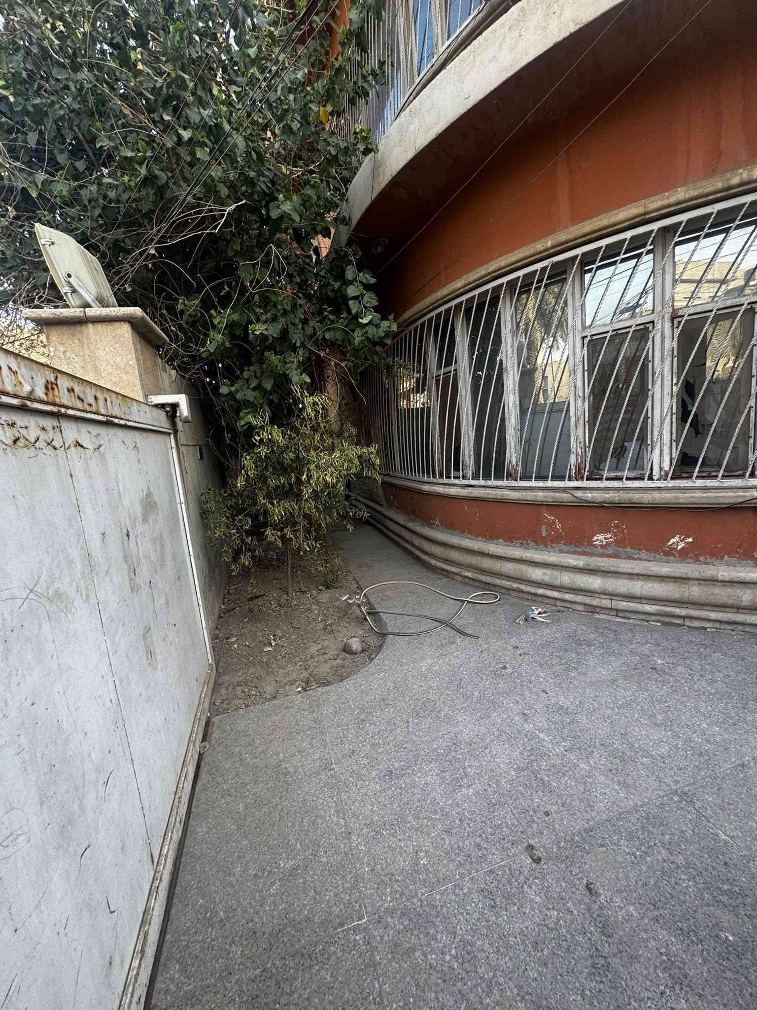 #أعـلان_أيـجـار 

دار لـلأيـجـار #الـكـرادة ، مـسـاحـة 300 مـتـر   

 📍الـعـنـوان : الكـرادة هويدي قرب شارع العطار 

 يحتوي على 4 غرف وحمامات و صـالات و  مـطـبـخ و كـراج                

◾نقدم لك خدمات عقارية متكاملة  :

▪️نجد لك عقار يلبي كل احتياجاتك .
▪️نأجر عقارك باسرع وقت ممكن .
▪️نقدم لك موقع عقاري متكامل ( إيجارات الكرادة ) .

◾تابع صفحاتنا لتصلك كل عروضنا الجديدة .

✨ اختار الصح .. وخليك ويا #إيجارات_الكرادة ✨ 

◾للطلب و الاستفسار تواصلو معنا عبر الارقام الاتية :

⬅️ *********** يوجد واتس 📞  مهندس أسامة 
⬅️  ***********  يوجد واتس 📞  مهندس عمر 

#عقارات_بغداد #عقارات_الجادرية #عقارات_المنصور #عقارات_اليرموك #عقارات_الكرادة #عقارات_العرصات
#مجمعات_سكنية
