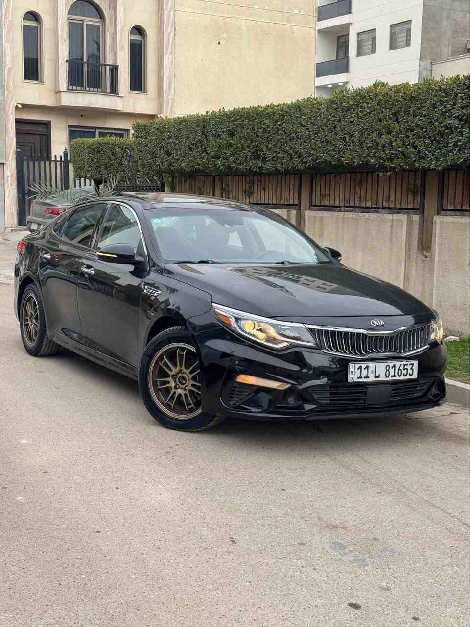 🧿ارخص اوبتما بكل العراق وماكو هيج نضافه بهيج سعر بلاش 127 ورقه وبيه مجال للشراي 
✅كيا اوبتما 2019  وارد امريكي بدون ايرباك فقط برده يعني ايرباك دشبول ودركه مكفول 
✅حادث جاملغ وباب وشويه بالجاملغات الخلفيه بدون دواخل شاصي ولغد وحوض مكفول صور الحادث موجوده عندي 
السياره ماشيه 67 الف 
✅مواصفات السياره 
🔑 محرك 2400 GDi مكفول لاتبخير ولا تنقيص 
🔑بانروما 
🔑شاشه كبيره 
🔑 رادار امامي وجانبي وخلفي
🔑حساسات خلفيه 
🔑مقعد كهرباء السائق
🔑فول تحكم مقود استيرن 
🔑شاشه اعطال
🔑لايتات امامي عدسه وحاجب لد نهاري 
🔑 ثلاث وضعيات قياده 
🔑تبريد منفصل 
🔑اشاير بالمري 
🔑ويلكب سبورت 
السياره عليه ادامه كامله باتري جديد وتخم تاير جديد وعليه ادامة تنظيف غرفة احتراق كامله السياره جاهزه متصرف عليه دينار واحد 
السعر 127 ورقه وبيه مجال للشراي 
السياره رقم دولي جديد شرط التحويل 
مكان السياره بغداد زيونه 
رقم الهاتف : *********** بغداد, العراق
