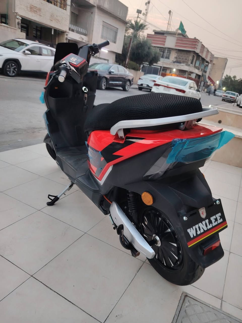 دراجة WINLEE T08 2026 للبيع
لون احمر اسود _احمر
6 باتري كبير
شاحنة من WINLEE الاصلية 
ملف 2500
نظام الرجوع الى الخلف
نظام بارك
نظام حماية قفل تايرات
نظام تثبيت سرعة
3 سرع
صندوق تخزين كبير
قاطع دورة
منفذ شحن USB
العنوان بغداد زيونة
لاستفسار ***********
متواري على فلوسه واريد ابيعه
السعر 850 وبيه مجال

