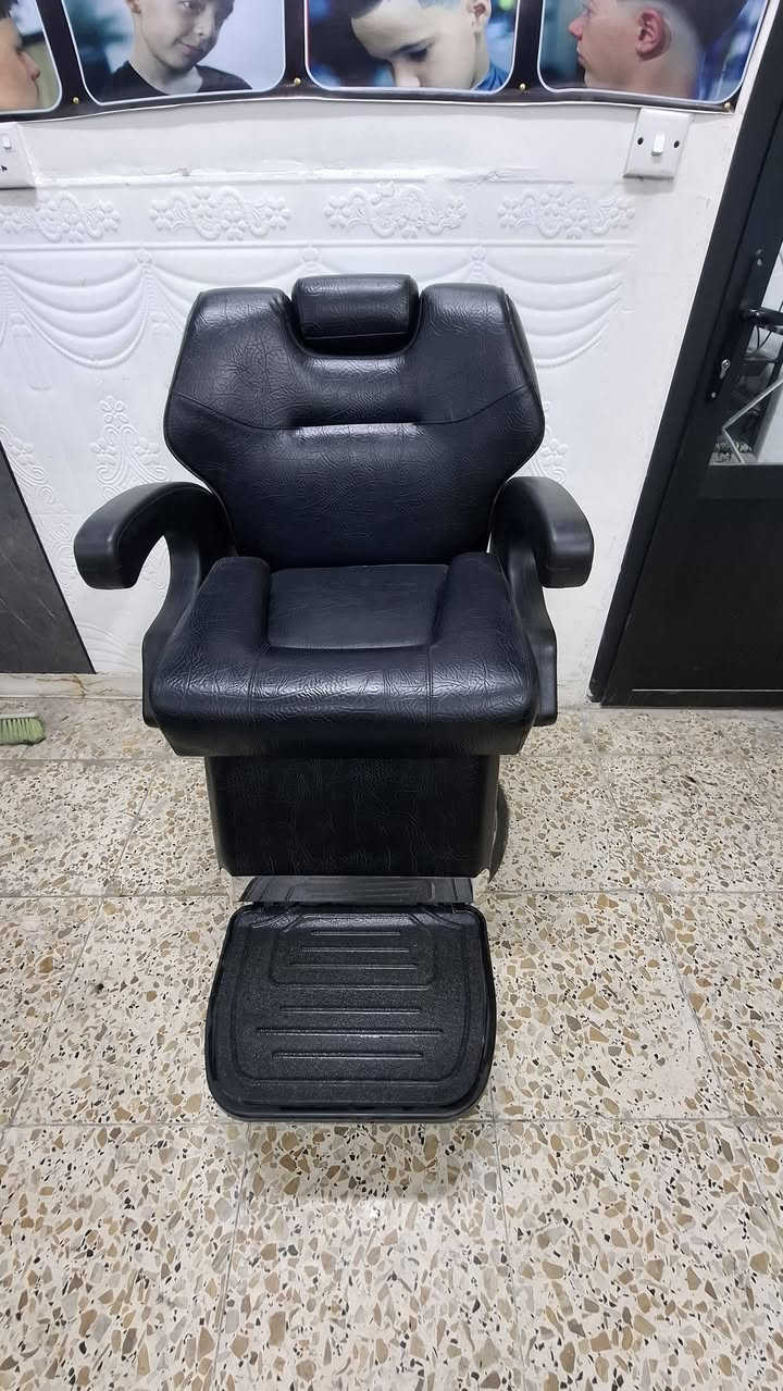 السلام عليكم كرسي واحد للبيع  جديد المكان بغداد ***********
