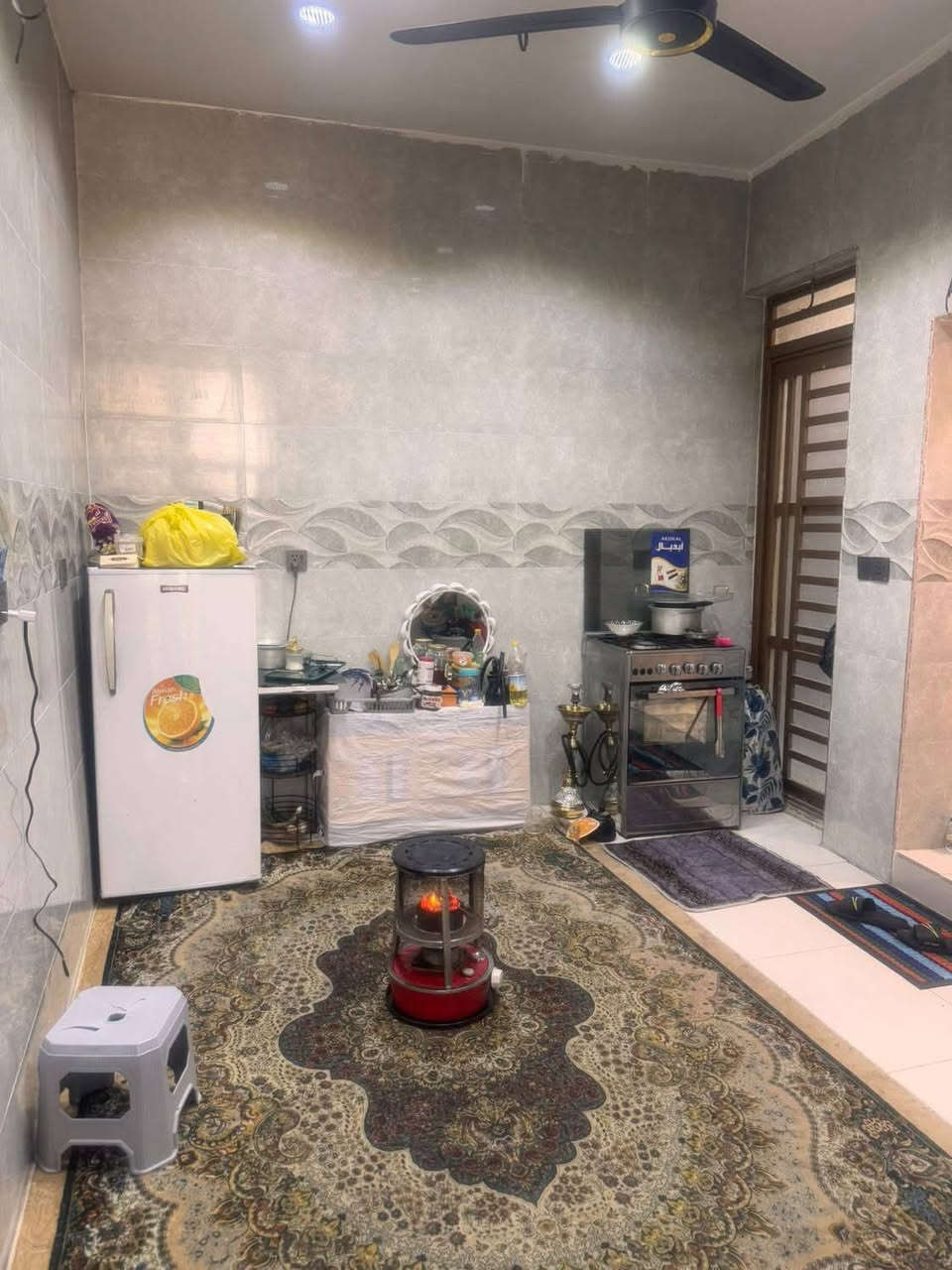 السلام عليكم بيت ٥٠ متر واجهة ٥نزال ١٠ للبيع طابق ونص زراعي شاكر العاني الاستفسار على الرقم *********** قرب صالون وخياطه صنعهً السعر ٦٥
