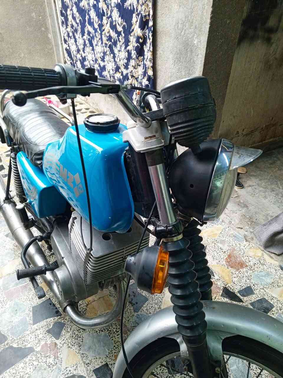 سلام عليكم  شباب دراجه MZ
82 البيع بدون/ سايس 4  بيه لحيم بل خشم وجوه الكشن 
نقص بس ترتيب كهربائيات 
مكاني بغداد 
***********
