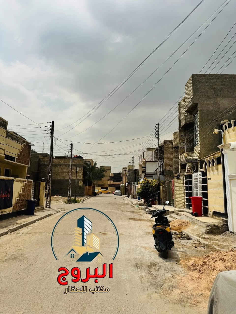🏡 للبيع عقار مميز في الدورة  منطقة الزيتون ♥️

• يعلن مكتب البروج للعقار عن عرض عقار سكني
(شغل حديث درجة  اولئ) 
بموقع ممتاز  وهادئ وكافة  الخدمات  متوفرة

💥تفاصيل : العقار
• المساحة الكلية :  100م
• الأبعاد: واجهة 5م  ×  نزال 20م
• طابقين :
• نوع الملكية: طـــــــــــابو  ملك  صـــــــــــرف
• حالياً قيد العمل تسليم  مفتاح 🔑 كامل

🔹الطابق الأول
• مدخلين (منفصلين خصوصية تامة)
• صالة ضيوف
• مطبخ بنظام (حار/بارد)
• حولي
• مناور (لضمان التهوية والأضاءة الطبيعية)
• مجموع  غرف النوم عدد (1)
• مجموع الصحيات  عدد (1)

🔹الطابق الثاني
• مجموع غرف النوم  عدد (2)  بنظام سويت متكامل 
• بيتونة 
• سطح 

💰 للحصول على السعر والتفاصيل الإضافية:
يرجى كتابة الرقم ( 1 ) في التعليقات، 
وسيتم تزويدكم بكافة التفاصيل عبر رسالة خاصة 📩.

(ملاحظة: التعامل والتفاوض يتم مع صاحب العقار حصراً).

🛑 إذا لم يكن هذا العقار هو ما تبحث عنه، فلدينا تشكيلة واسعة من المنازل والأراضي التي تلبي كافة الأذواق .

           📞 للاستفسار والمزيد من المعلومات
يرجى التواصل معنا: رقم الهاتف: ***********

✨مكتب البروج للعقار - اختيارك الموثوق لمنزل العمر.

#دمتم__في__رعاية__الله
