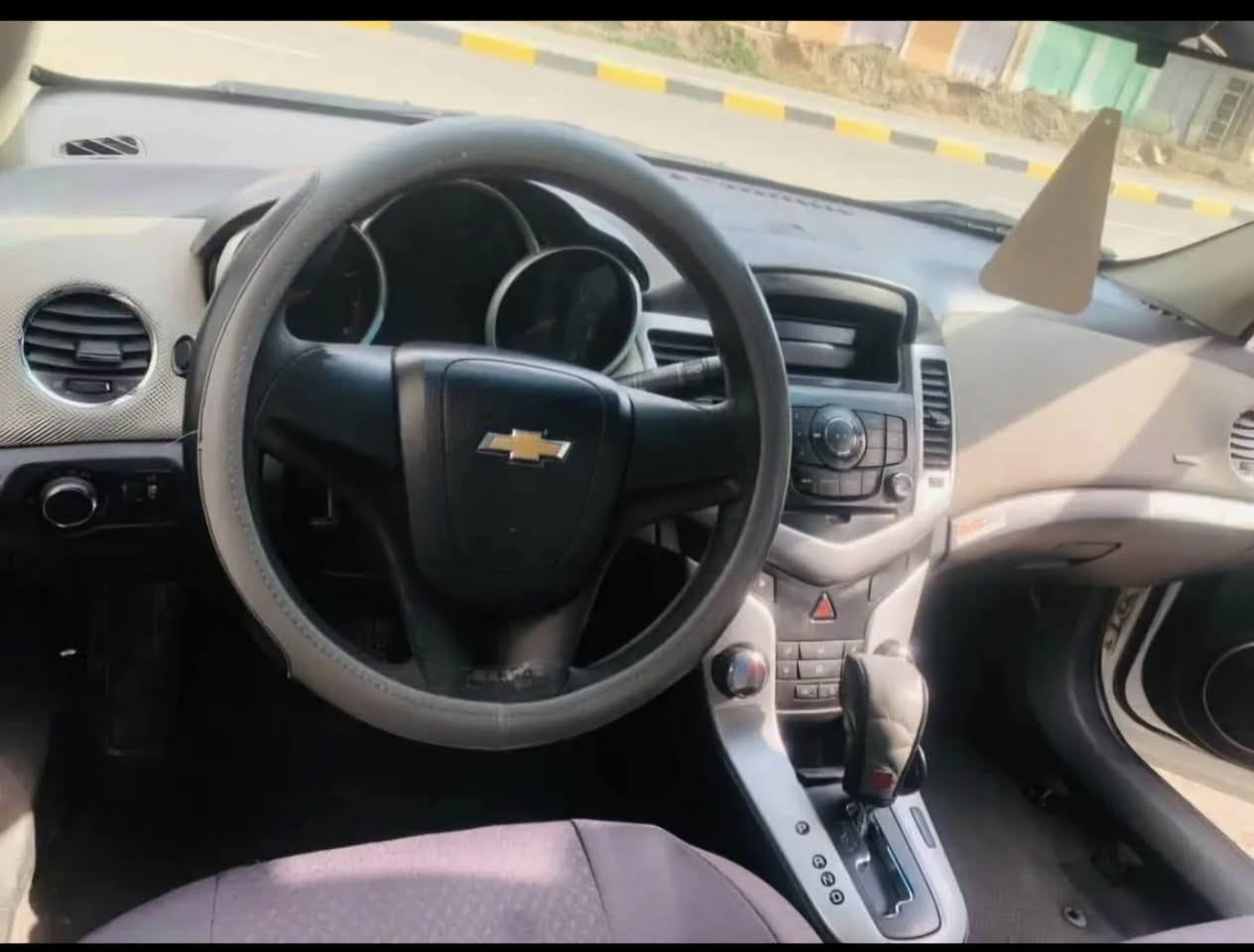 للبيع
شوفرليت كروز 2012 رقم سليمانية جديد بأسمي محرك 18 خليجي
ماشية 225 الف
سنوية لل2027
ضرر جاملغ وشبر بالباب عكس السايق بدون دواخل 
سيارة نظيفة تبريد تدفئة شغالات
مكاني صلاح الدين
السعر 70 
***********
