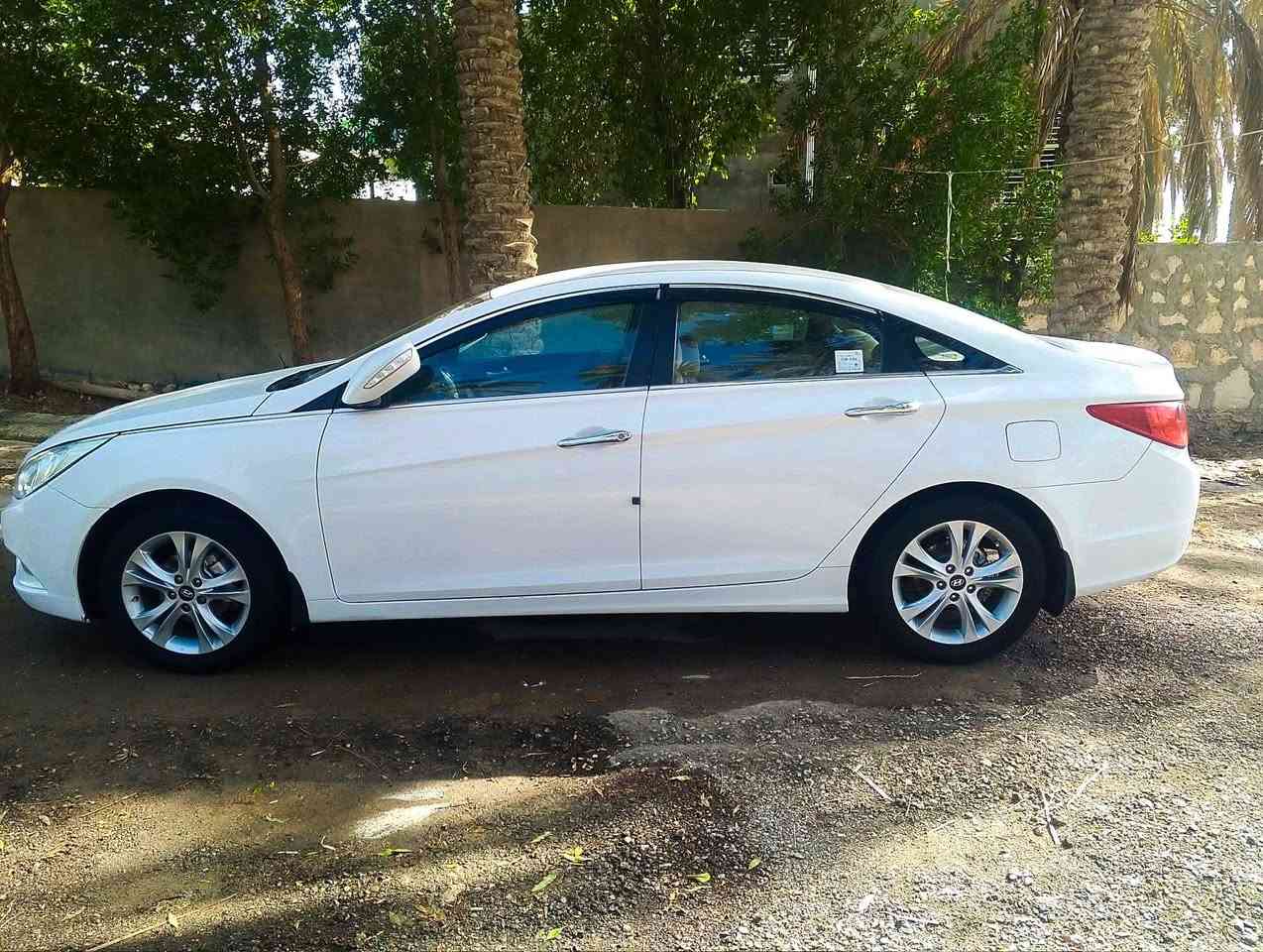 للبيع سوناتا 2012 خليجي مكفوله كفاله عامه 
رقم بغداد الجديد بسمي سنويه مجدده لل 2030 
محرك 2400 دوش مامفتوح 
فول مواصفات عدا البونراما 
مواصفات 
شاشه كامره تحكم جهتين اشاير بالمري مري شفط تبريد قطعتين داخل بيجي السياره جديده مكينه كير حداديه جدد تخم تاير جديد تبريد ثلج السعر 135 وبيه مجال 
للاتصال 
***********
***********
المكان بابل الحله
