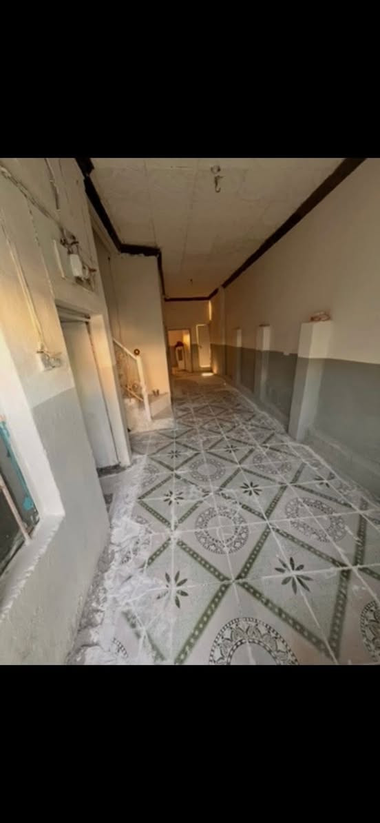 للايجار 100 متر في الجمهوري شارع سالم
يحتوي على غرفتين وصالة ومطبخ وصحيات وطارمه

 والطابق الثاني غرفة وسطح

***********
