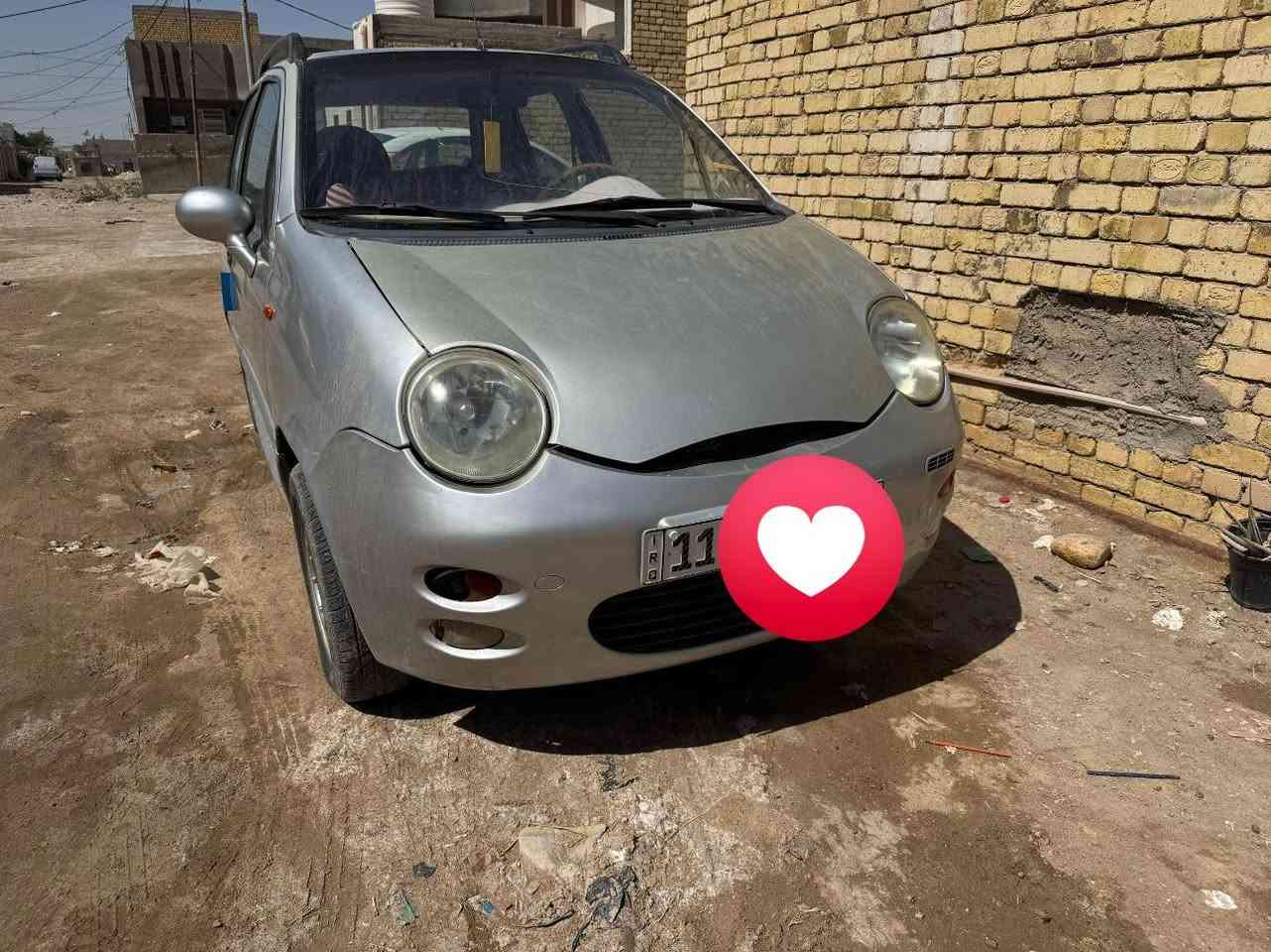 سلام عليكم
كيو كيو ٢٠١٢  سلفر 
السياره خير من الله مكينه وكير وتبريد وتدفئه وكل كهرباىيات شغاله بدون نقص ابد وبدون خياسات رقم بغداد مميز مكان سنويه ورقم جديد 
بيها طخه خفيفه باب السائق فقط 
السياره كوت 
***********
معروضه ٢٩ وبيها مجال للشراي
