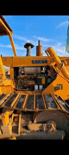 السلام عليكم بلدوزر فيات خلاص موديل 82 محرك جير اكسن جديد رقم سنويه مكان واسط السعر 19 وبيها مجال ***********
