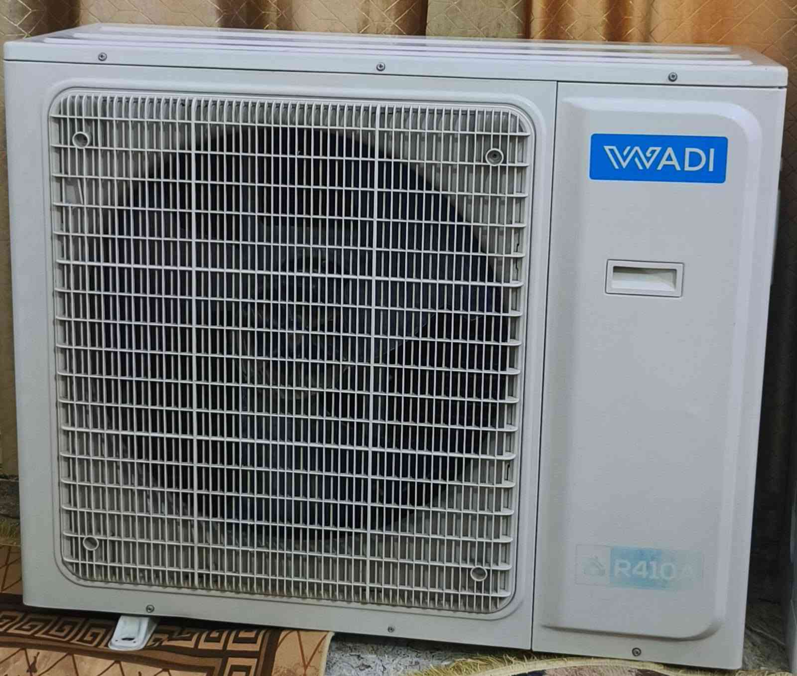 سلام عليكم سبلت 3 طن للبيع نوعيته الوادي برو غازه 410 الحديث شغال شرط الشغل عل فحص نضيف جدا مستخدم 4 اشهر سبلت اخو جديد غراضه كامله غازه مقفول شركه الشراي التواصل *********** مكاني بغداد
