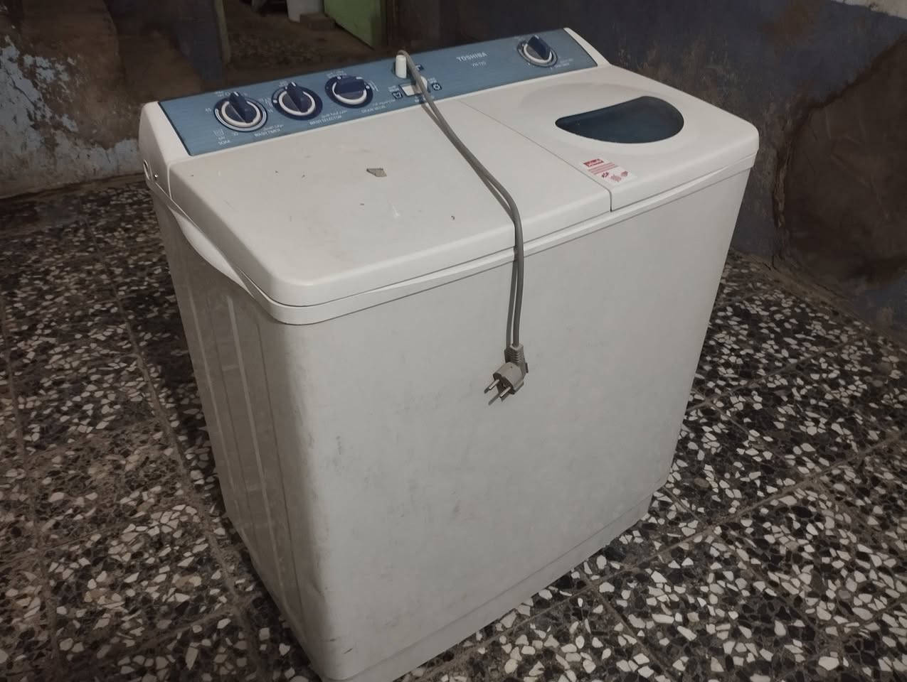 غسالة توشيبا العربي 7 كيلوا جديدة كلش ما مشتغلة غير 4 مرات اريدها 150 وبيها مجال للطيبين للاتصال ***********
