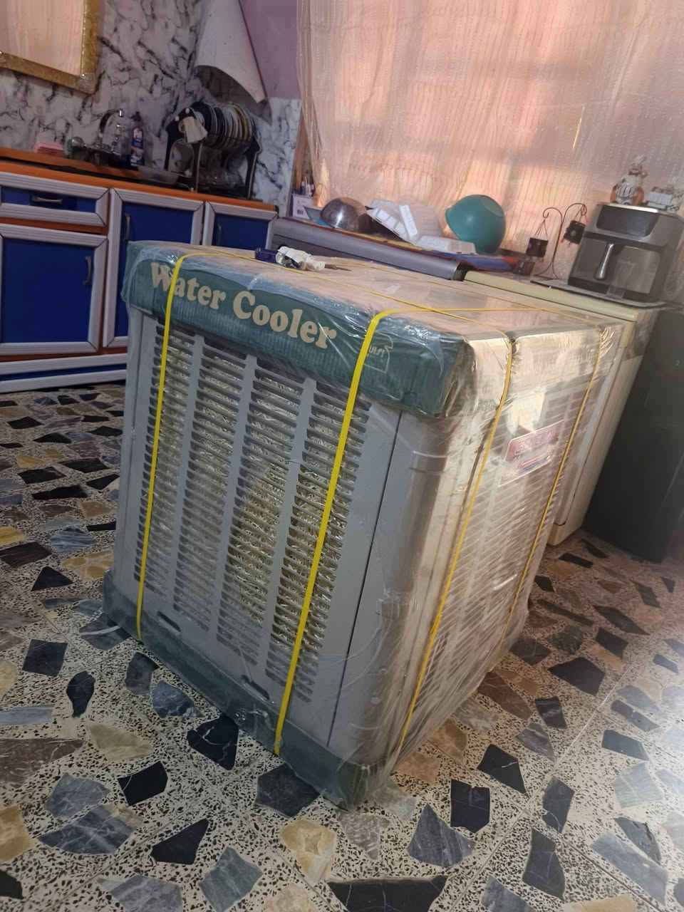 سلام عليكم مبرده للبيع جديده مامفتوحه نوعيه جنرال اعتقد حجمها جبير مو الصغير الي تفيده يراسل لو يخابر 
***********
