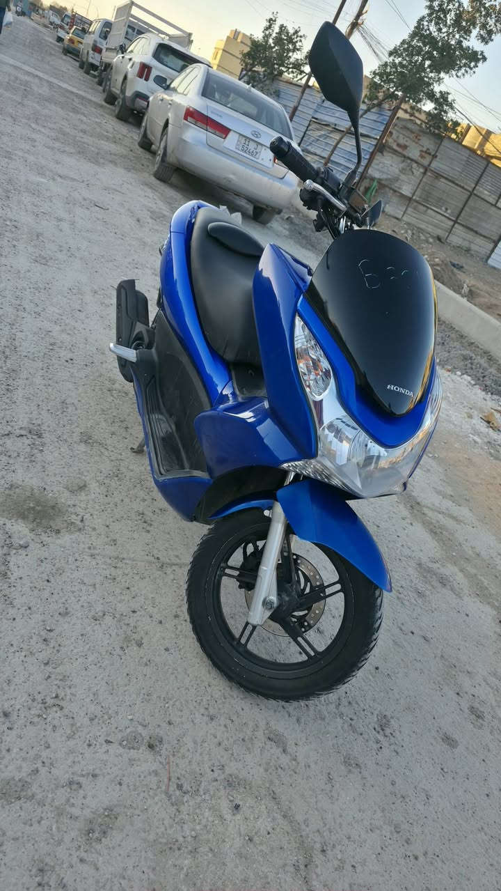 بي سي اكس جيل اول 

موصفات ١٥٠ ماشيه ١٧ الف 

حرف A ياباني دراجه احله من صور مكان بغداد

***********
