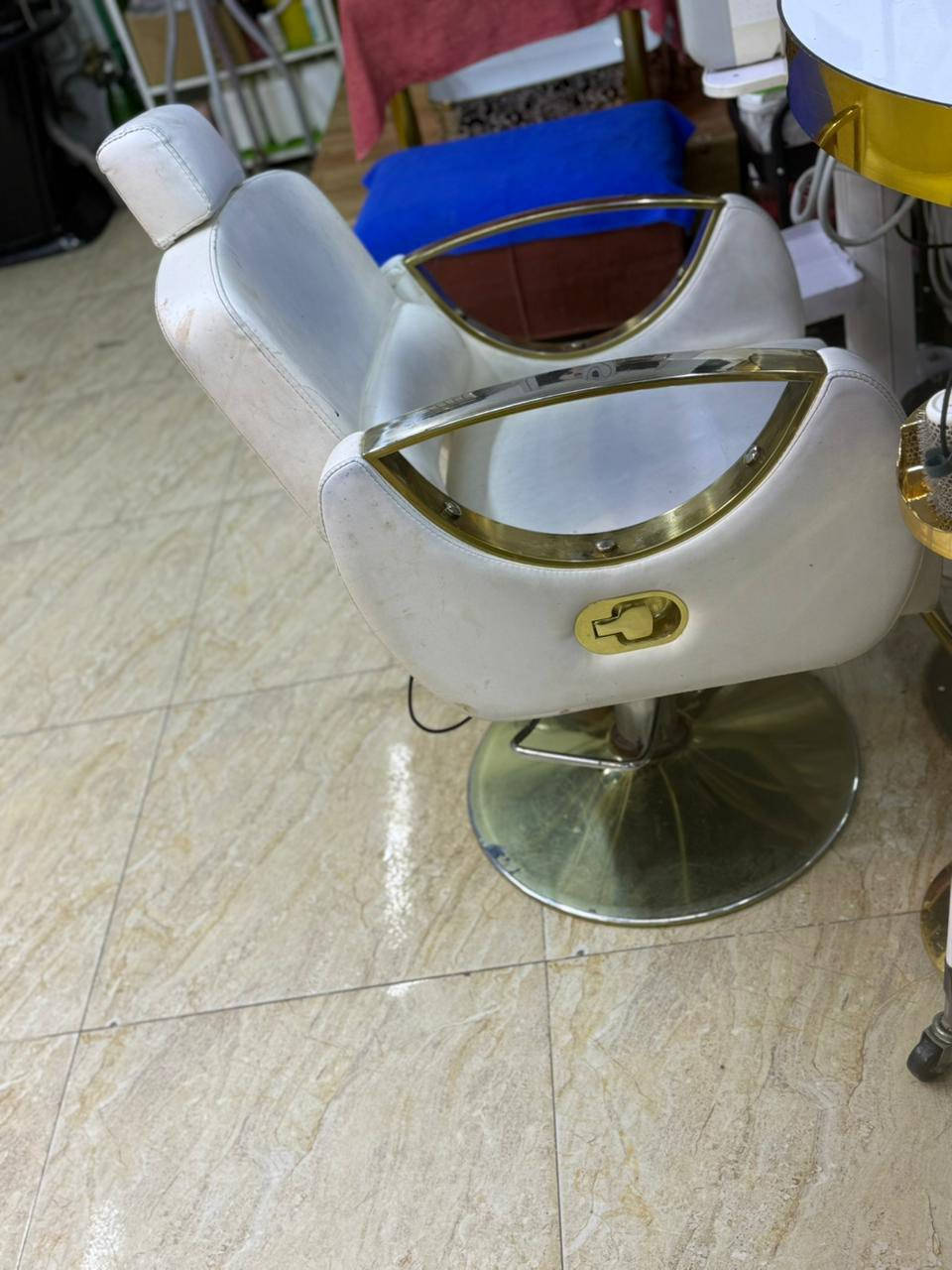 كراسي ثنين ومرايات ثنين وميز اكرلك كامل للبيع


**إذا كنت صاحب هذا الإعلان وتريد حذفه لأي سبب، رجاءا أرسل رسالة إلى الدعم الفني**