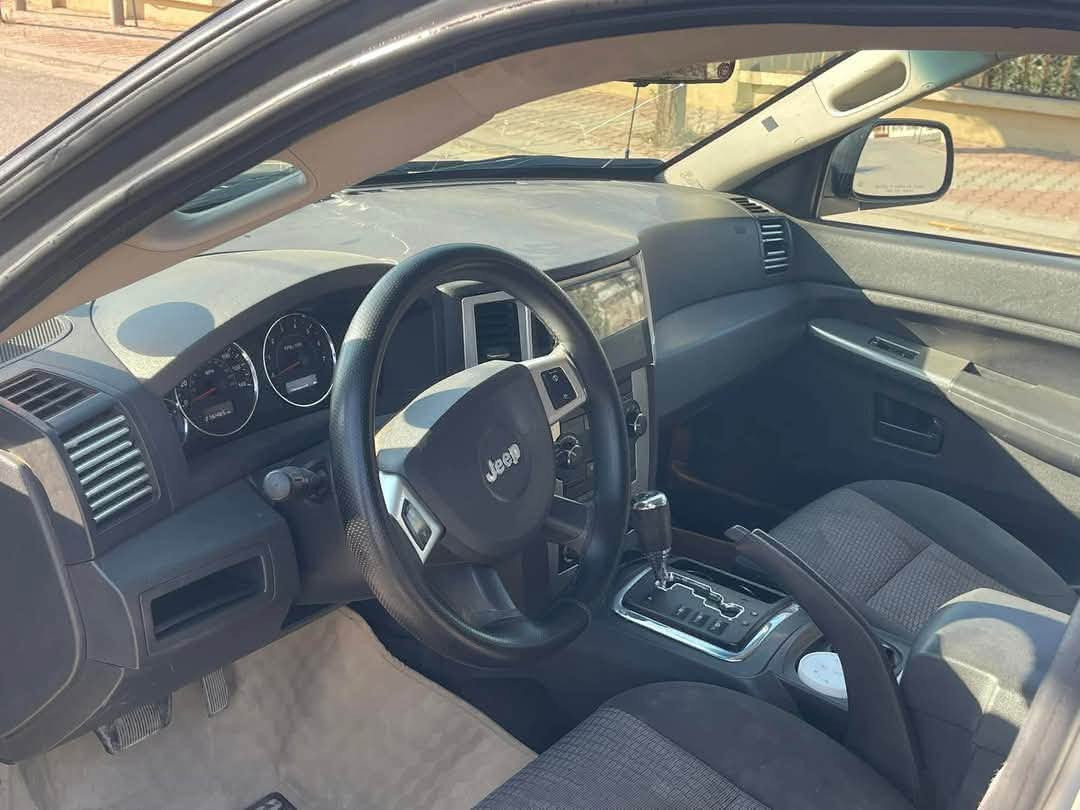 jeep 2008
دەبەڵ ئەکسل 
سڵایت
یەک پارجە بۆیاخی هەیە
بۆ زانیاری زیاتر تیل بۆ ئەو ڕەقمەکەن جوابی جات نایەموە لەگەڵ ریزم بۆ هەموو لایک
ژ.م ***********
