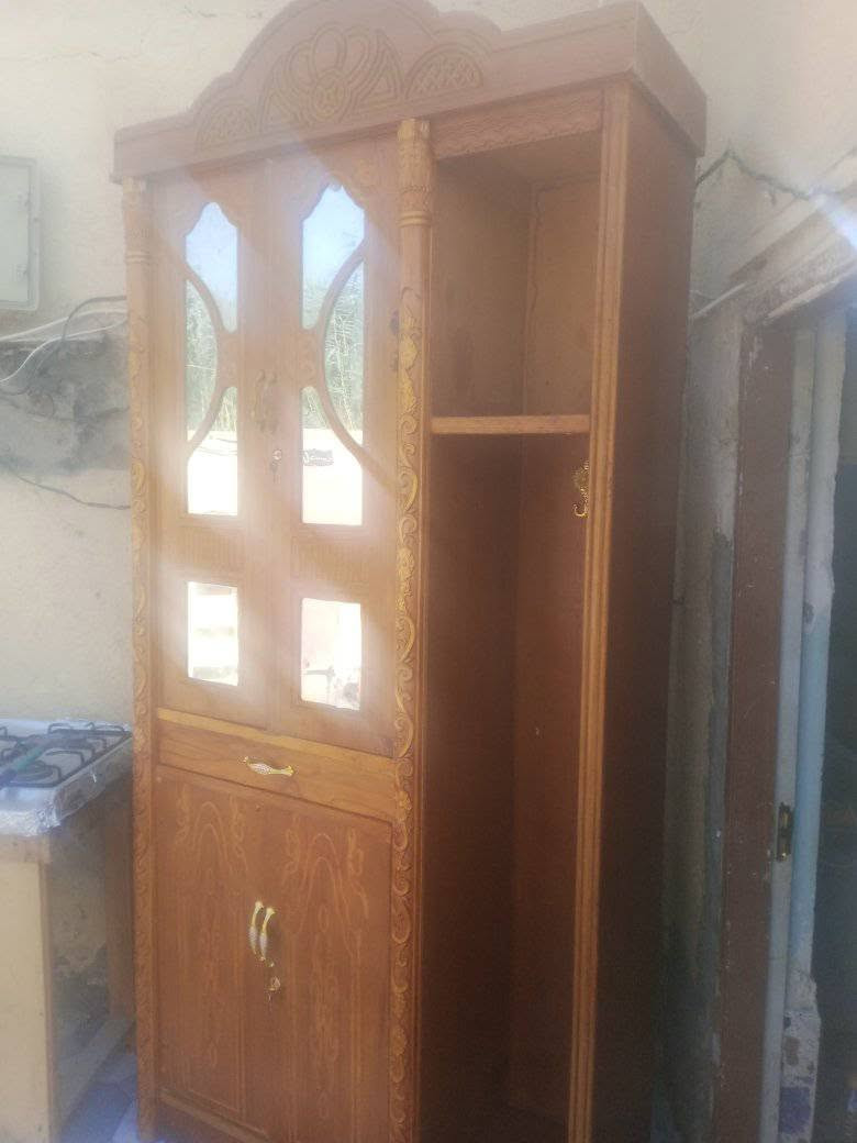 مرحبا زاويه كنتوريه ميز مرايا للبيع ***********
