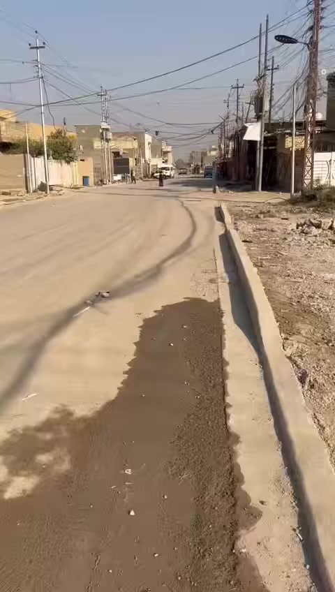 السلام عليكم بيت للبيع نهايه شارع الجواهري 100 متر مربع الاتصال *********** سيد سيف
