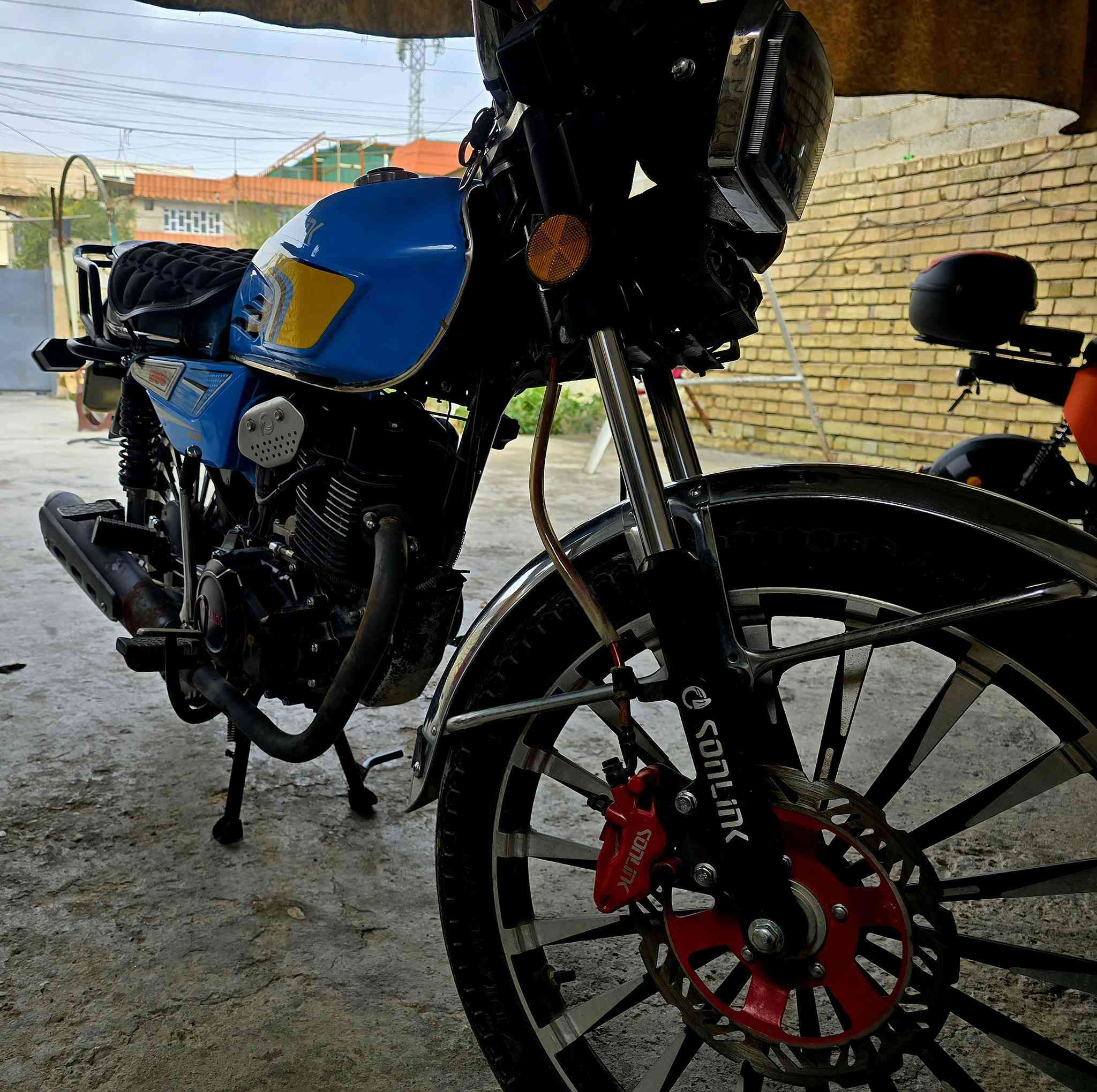 سونلينك 5 گير للبيع
نظيفة مثل ما موضح بالصور
كفاله عامه، بس الباتري گاعد لان صار هواي طافيه
مسويلها ادامه كامله
السعر 625
عنواني بغداد / شهداء البياع
للاستفسار/ ***********
