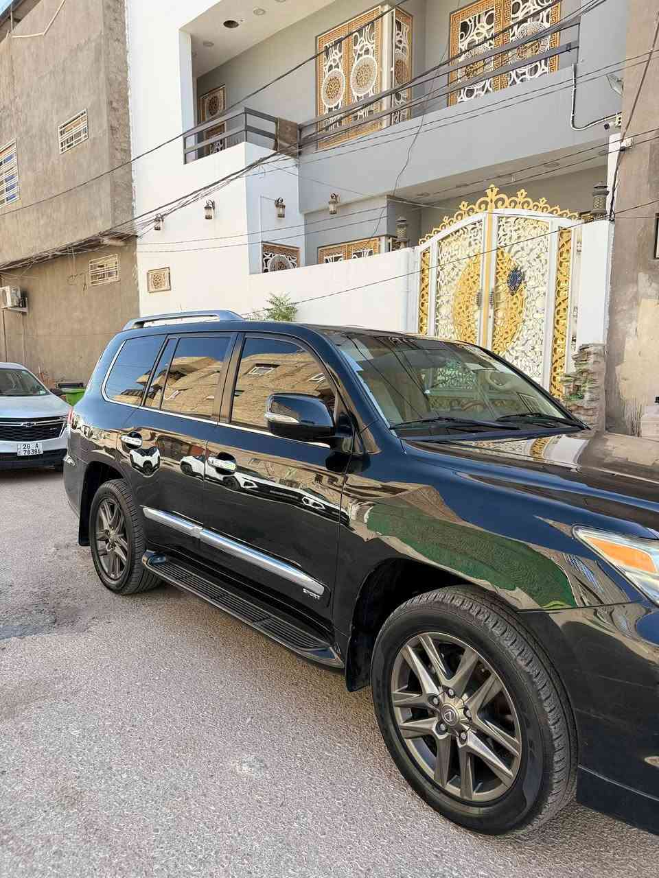 سلام عليكم
للبيع لكزز LX570 2014 سبورت 
مكفوله من صبغ وضربه وتبديل 
السياره نظيفه جدا ماشيه 189 الف كيلو
بيها بارد 3 مكانات 
مواصفاتها معروفه فول جگات خمس كامرات
رقم اربيل جديد وكاله او تحويل 
السعر 380 مجال بسيط للشراي
***********
