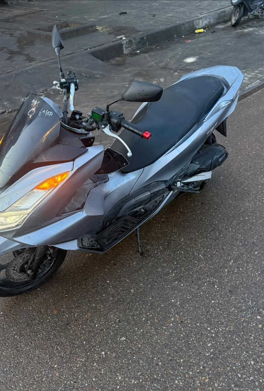 السلام عليكم ،دراجة pcx بي سي اكس الجيل الرابع للبيع
وارد كوري ماشية 27 الف اللون فيلي
مكينة مكفولة وكفرات بلادي
نظام abs مانع انزلاق
ستان كهربائي وحساس ازدحام 
السعر 2400 وبيها مجال | مكاني بغداد مدينة الصدر
واتساب ***********
رصيد ***********
