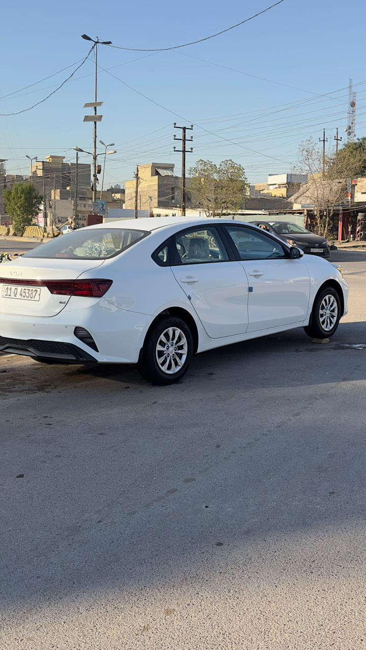 لام عليكم سيراتو موديل ٢٠٢٤ 
رقم بغداد مكفوله من ضربه وصبغ 
جديده سياره معنه الكلمه مكينه ١٦٠٠
ماشيه ٣٤ السعر ١٧٢ وبيه مجال 
المكان بغداد الزعفرانيه للاستفسار 
***********
