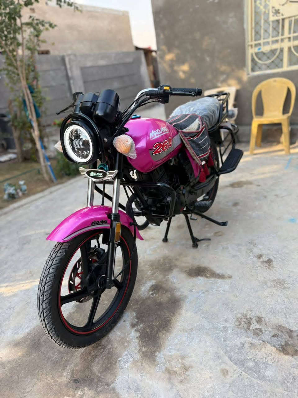 إسلام عليكم اخوان دراجه دايون للبيع موديل ٢٠٢٣نضيفه متوازي عل بيعته الله شاهد سعرها مليون وسبعميه وبيهه مجال بصيط هذ رقمي *********** بيكم خير ودللو
