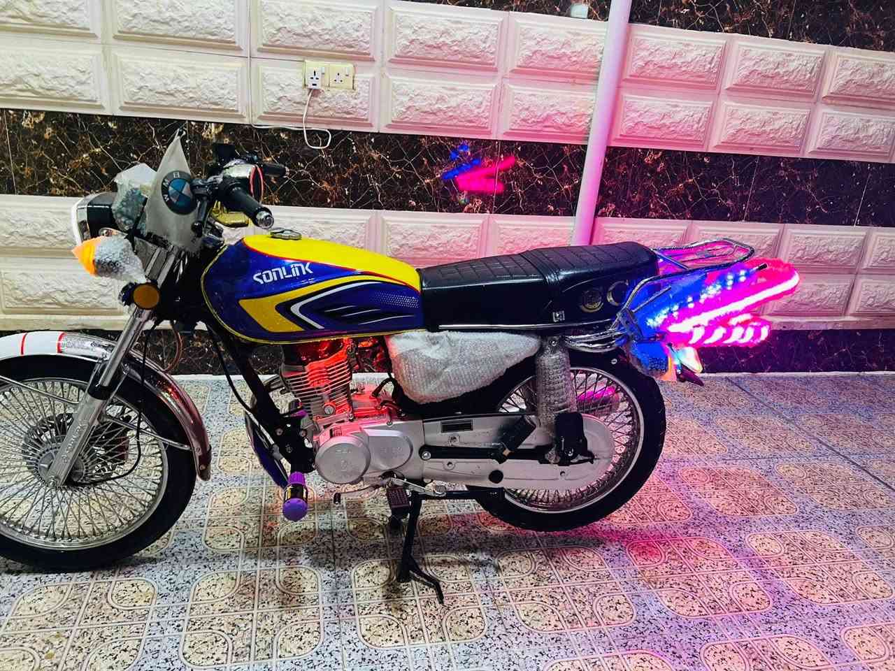 السلام عليكم دراجة تايكر للبيع 5 نمر أو مراوس الدراجة نضيفة أوراق كاملة مكاني الدجيل حي الجمعية هأ***********
