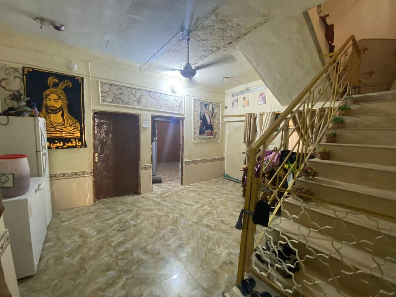 دار للبيع منطقة ال معالي زراعي مكاتبه اسهم
#المساحه/150
#يتكون/ غرفتين صاله مطبغ برانيه حمامات داخليه خارجيه 
قريب لسايدين ال معالي
#السعر/25مليون
***********
