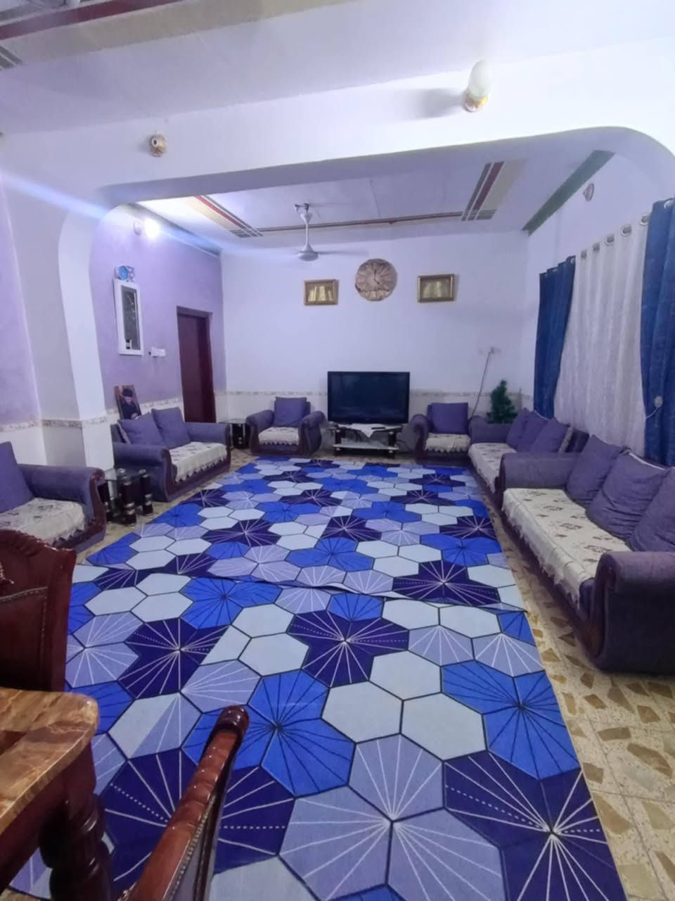 السلام عليكم
بيت طابو صرف للبيع مساحه 114 متر بناء طابوك كونكريت 

بناء حديث يحتوي على غرفه نوم وصاله ومطبخ وستقبال وصحيات داخليه وخارجيه

كافة الخدمات متوفره 

السعر بيت كلش حلو اخوتي العزيز

#السعر 125 مليون

#العنوان الثوره قبل لا توصل  المحطه مال القطار

للاستفسار الاتصال على الرقم ***********
