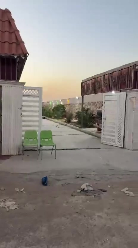 يالله
اللهم صلي على محمد وآل محمد
مزرعة في مجمع اللؤلؤة للبيع مع محتوياتها المساحه ٢٢٠٠م
تحتوي على استقبال
صالة عدد ٢
غرف نوم عدد ٢ 
مجاميع صحيه
سبالت عمَوديه جداريه عدد ١٠ 
غرف مؤثثه
طاقة شمسية
مولده
محمية
بناء حديث
غير مسكونه
يعني بس تحضر العائلة الكريمة
*********** واتساب
***********
