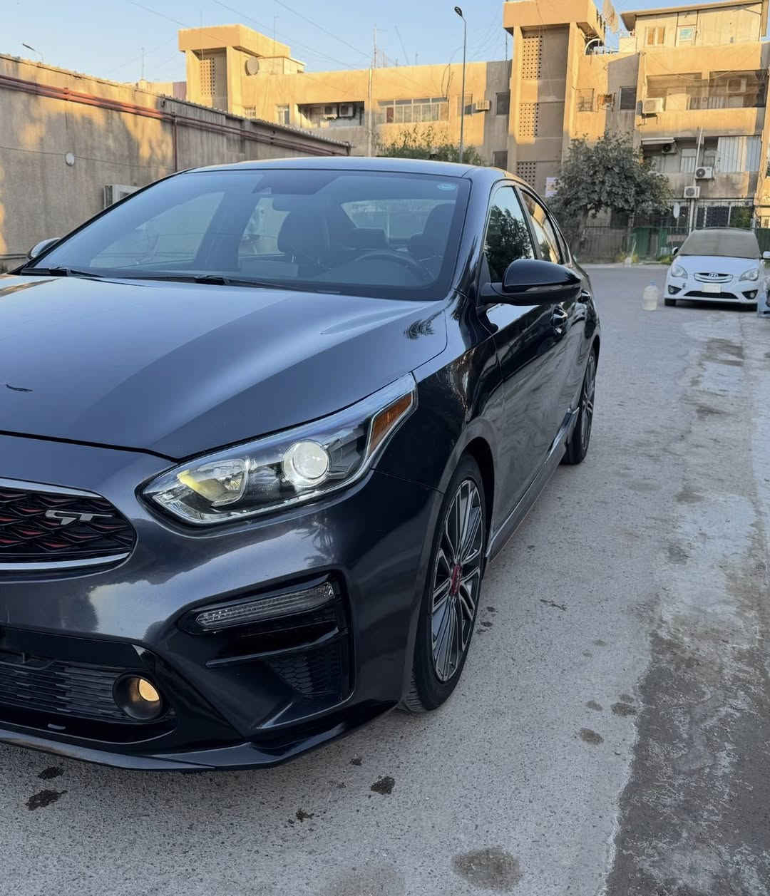 السلام عليكم
للبيع فقط 
فورتي GT
موديل 2020
الون نفطي 
حادثها جاملغ وأقل من ربع البنيد صبغ 
العنوان زيونه 
السعر 127$
موبايل ***********
