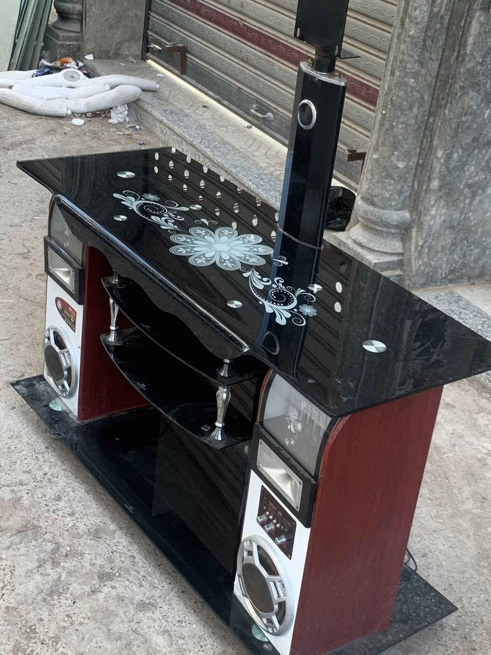 سلام عليكم ميز بلازمه جديد ونضيف شرط وبي سماعات 🔊 ونشرات كامل متكمل وشغالين سعرو بلاش بس (25) وبي مجال للاستفسار خاص او عل رقم *********** وبي وتساب
