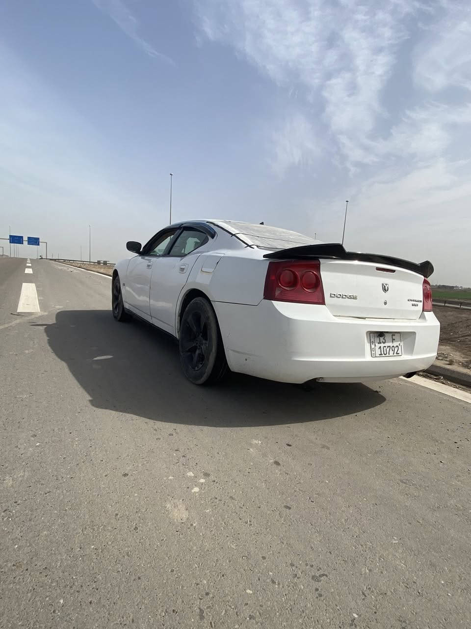 سلام عليكم
جارجر موديل ٩ رقم انكليزي ميسان مشروع وطني تحويل ثاني يوم سنويه جديده 
سياره جاهزه لاخير كير مكينه حداديه تخم تاير تبريد 
سياره مانقصه برغي عده جامه الخلفيه 
مصبوغه عام تغير لون من فيلي الا ابيض 
مكينه ٣٥٠٠ كفاله 
داخل جديد بمعنه الكلمه شاشه او كامره دواره 
حادثه جاملغ امامي ومصلخ نفسه بذون دواخل 
مكاني حله ناحيت نيل رقمي *********** 
بي واتساب بيع او مراوس اب اقل منها معروضه اب ٨٠ وبيه مجال
