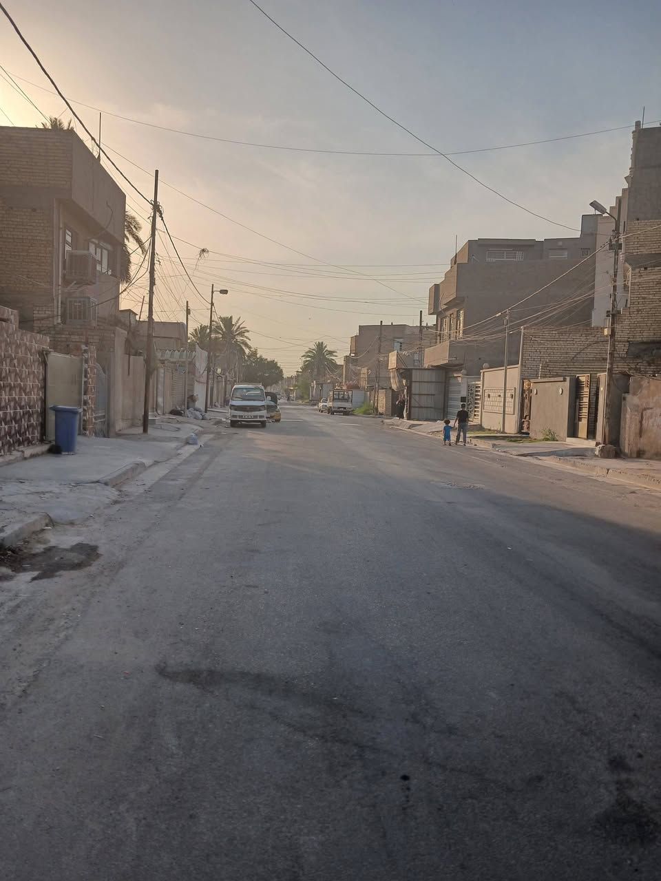 دار للبيع بناء قديم تفليش( طابو صرف ) ب شارع سبعين ع شارع الرئيسي مو فرع مساحة ١٥٥ متر واجهه ٦.٦٠ متر ونزال ٢٣.٥ متر البيت سعرة مناسب ب نسبة لاسعار هذا الشارع  تفاصيل أكثر وسعر ***********
