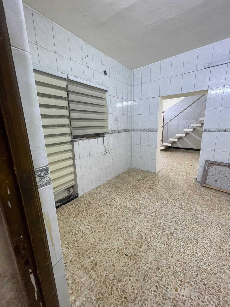 #للايجار_في_السيدية
دار سكني المساحة 150 متر

يحتوي مدخلين ثلاث غرف نوم صالة مطبخ خدمات كراج

بيت جاهز موقع مميز اجاره مليون 

للأستفسار: ***********

مكتب الفهد الهندسي للمقاولات العامة
