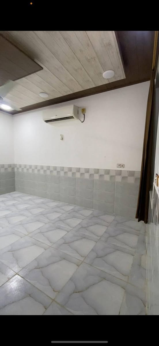 بيت طابقين مساحه٢٠٠ متر بناء جديد يحتوي على استقبال + صاله وغرف عدد ٢ ومطبخ حار وبارد  ومكشوفه طابق الاول والطابق الثاني غرف عدد ٢ وحمام شغل درجه اولى
بيت طابقين مساحه٢٠٠ متر بناء جديد يحتوي على استقبال + صاله وغرف عدد ٢ ومطبخ حار وبارد  ومكشوفه طابق الاول والطابق الثاني غرف عدد ٢ وحمام شغل درجه اولى 
موقع مميز قريب على الشارع وركن مالته مدرسة ابتدائية ومتوسطة 
العنوان : المطار شارع الشفلات ـ بشارع الحبوبي  اقرار محكمه طابو زراعي 
عرض الشارع ٨ واجهة البيت ١٠ مربع 
والسعر قابل لتفاوض تفضلوا خاص 
لو على الرقم ***********
