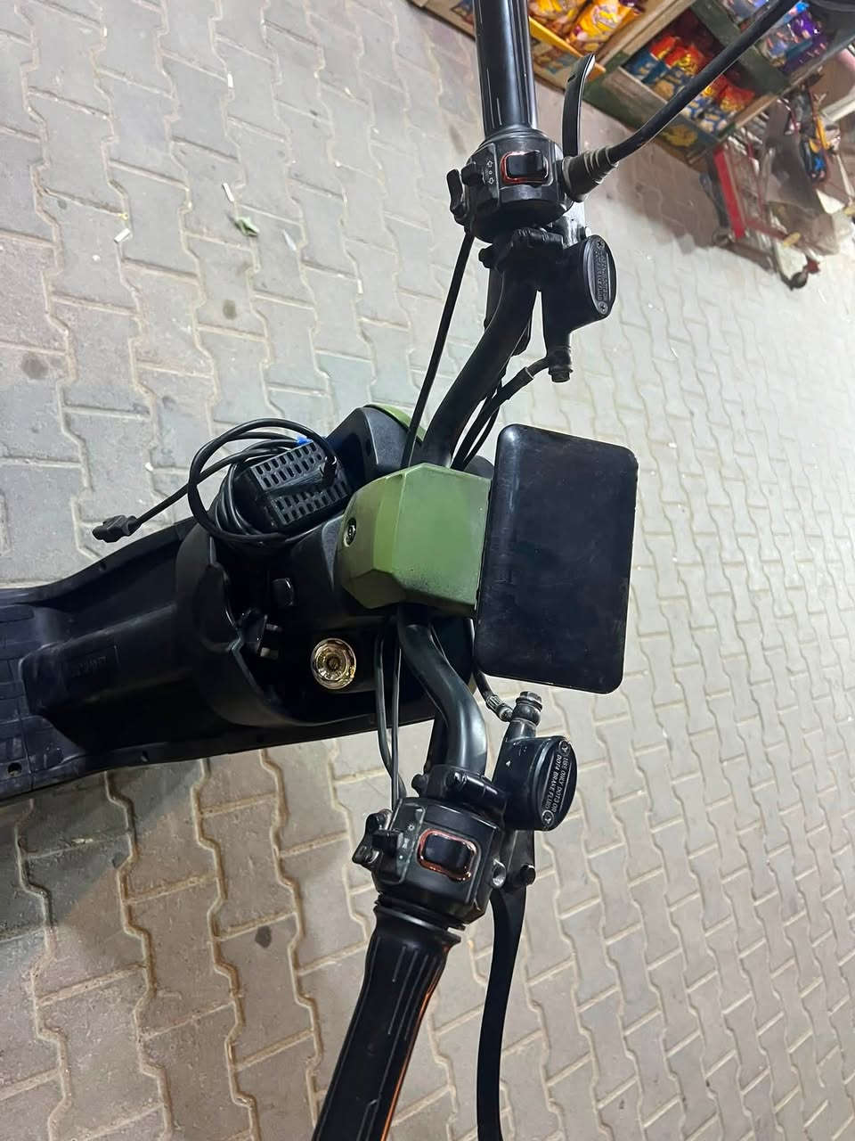 درجاه شحن ار ٨ حلو ونضيف نضفته ١٠٠/٩٠
بطارياته حلوات زينه كلشي شغال بيه بريك امامي وره شغال 
اشاير سعره 250 بيه مجال حك الجيه غليل 
مكاني البصره ابو الخصيب رقمي ***********
