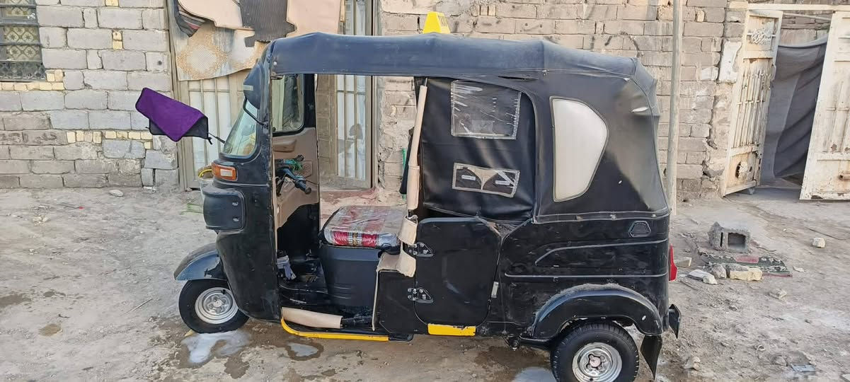 سلام عليكم تكتك للبيع موديل 22/8
كفاله عامه كشر ومكينه دشمه جديده سفريات 14اصلي 
تخم تأير جديد مرقم بسمي عنواني ناصريه مركز 
***********
