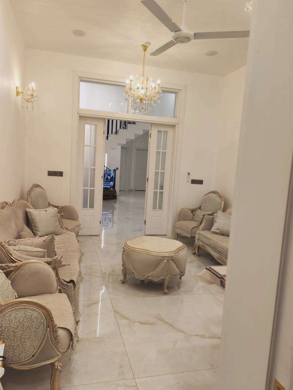 🏡✨ دار حــديــث لــلــبــيــع ✨🏡
━━━━━━━━━━━━━━━━━━━━

📍 الــمــوقــع: بابل – وزير
تقسيم حسين مارينا
خلف محطة وقود حمورابي

━━━━━━━━━━━━━━━━━━━━

📐 الــمــســاحــة: 206 متر

📜 طــابــو زراعــي – ســنــد 25

🏢 الــبــنــاء: طابقين
✨ بناء حديث عام 2026 بإشراف كادر هندسي متخصص

━━━━━━━━━━━━━━━━━━━━

🏠 تــفــاصــيــل الــدار:

🔹 الطــابــق الأول:
• غــرف نــوم عــدد (2)
• اســتــقــبــال
• هــول
• مــطــبــخ
• مــجــمــوعــة صــحــيــة مــعــزولــة
• حــديــقــة داخــلــيــة
━━━━━━━━━━━━━━━━━━━━

🔹 الطــابــق الــثــانــي:
• غــرف نــوم عــدد (2)
• مــجــمــوعــة صــحــيــة مــعــزولــة

━━━━━━━━━━━━━━━━━━━━

🌟 مــمــيــزات الــعــقــار:
✔ مــجــمــوع غــرف الــنــوم (4)
✔ تــصــمــيــم عــمــلــي ومــســاحــات مــريــحــة
✔ شــارع تــبــلــيــط بعرض 10 متر
✔ خــدمــات كــامــلــة
✔ بــنــاء حــديــث بــمــواصــفــات جــيــدة
━━━━━━━━━━━━━━━━━━━━

💰 الــســعــر: 295 مليون
✨ قــابــل لــلــتــفــاوض

━━━━━━━━━━━━━━━━━━━━━

📞 لــلــاســتــفــســار والــاتــصــال

🏢 مــكــتــب عــقــارات أَبــراج بــابــل
(حسن الحسناوي)
• ***********
• *********** 

📍 مــوقــع الــمــكــتــب:
بابل – حي الجزائر – مقابل الجسر الدولي

━━━━━━━━━━━━━━━━━━━━━━
