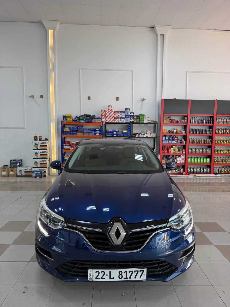 السلام عليكم 

للبيع 
Renault Megane 2023

السيارة زيرو وكالة شركة مهند بعد بيها ضمان شركة 
 ما بيها قطرة صبغ

_ السيارة ماشية 24 الف كيلو 
_ شاشة 
_ كامرة خلفية 
_ حساسات خلفية
_ مثبت سرعة 

و باقي مواصفات اليمجان المعروفة 

السيارة مكانها اربيل 

السعر : 110 ورقة

للتواصل 
***********
*********** أربيل, العراق
