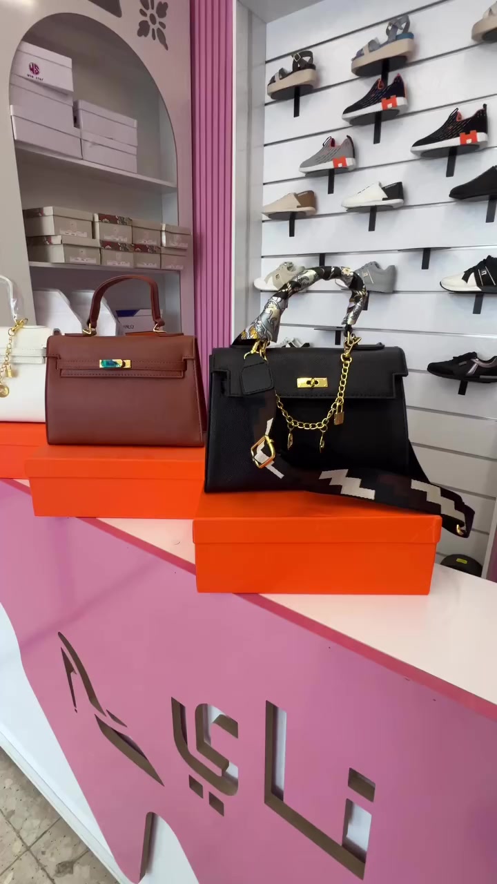 العنوان بسمايه الشارع العام 
محل ناي للاحذيه والحقائب النسائية @إشارة


**إذا كنت صاحب هذا الإعلان وتريد حذفه لأي سبب، رجاءا أرسل رسالة إلى الدعم الفني**