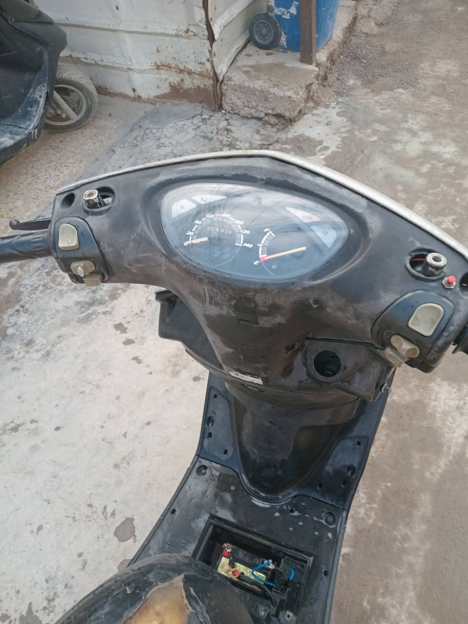 ماكس ١٤٠ الدراجه شغاله بس ابيع كوم حديد السعر ٢٥٠ الف وبيها مجال نقص بس جوزه العنوان الامين الثانيه ***********
