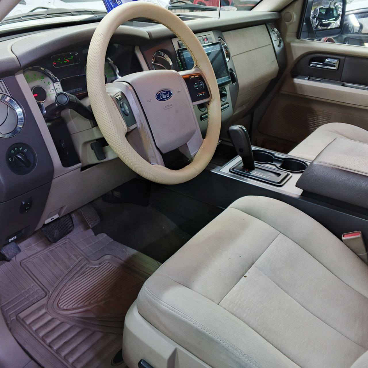 سلام عليكم
فورد اكسبديشن2011
شركه نيفيا خليجي
فول مواصفات xlt
ماشيه 120
بيه منضومه غاز 100لتر
سياره احلى من صور جديده جديده
كفاله حتى من شخط 
تخم تاير حداديه جديد
كير محرك كفاله
سنويه هزه جديده
السعر 165
العنوان النجف الاشرف مجمع الكرار
***********
